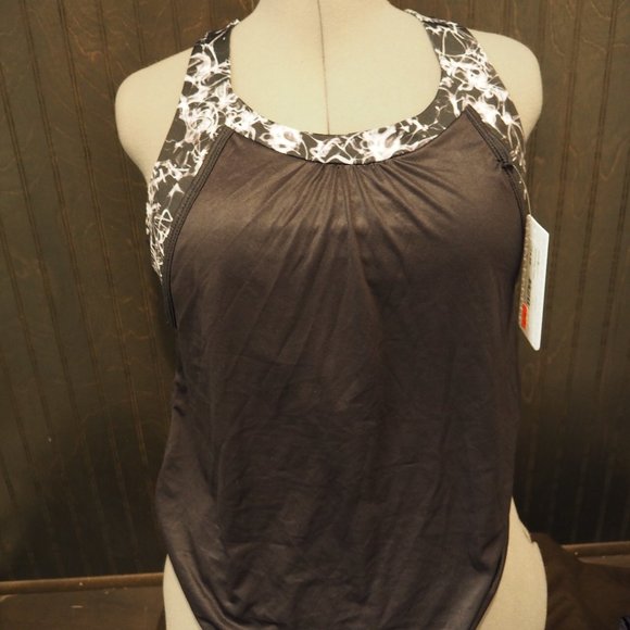 Shebeest Entwine Tank Tops with attached bra - Yoga, cycling, Running - NWT - Picture 1 of 7